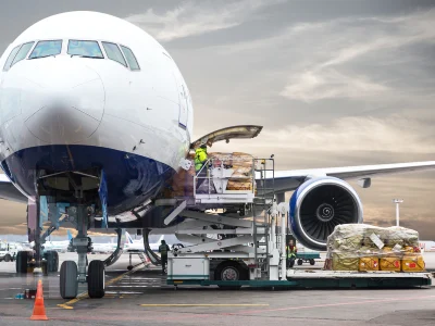 Avion pentru transportul de marfuri aerian